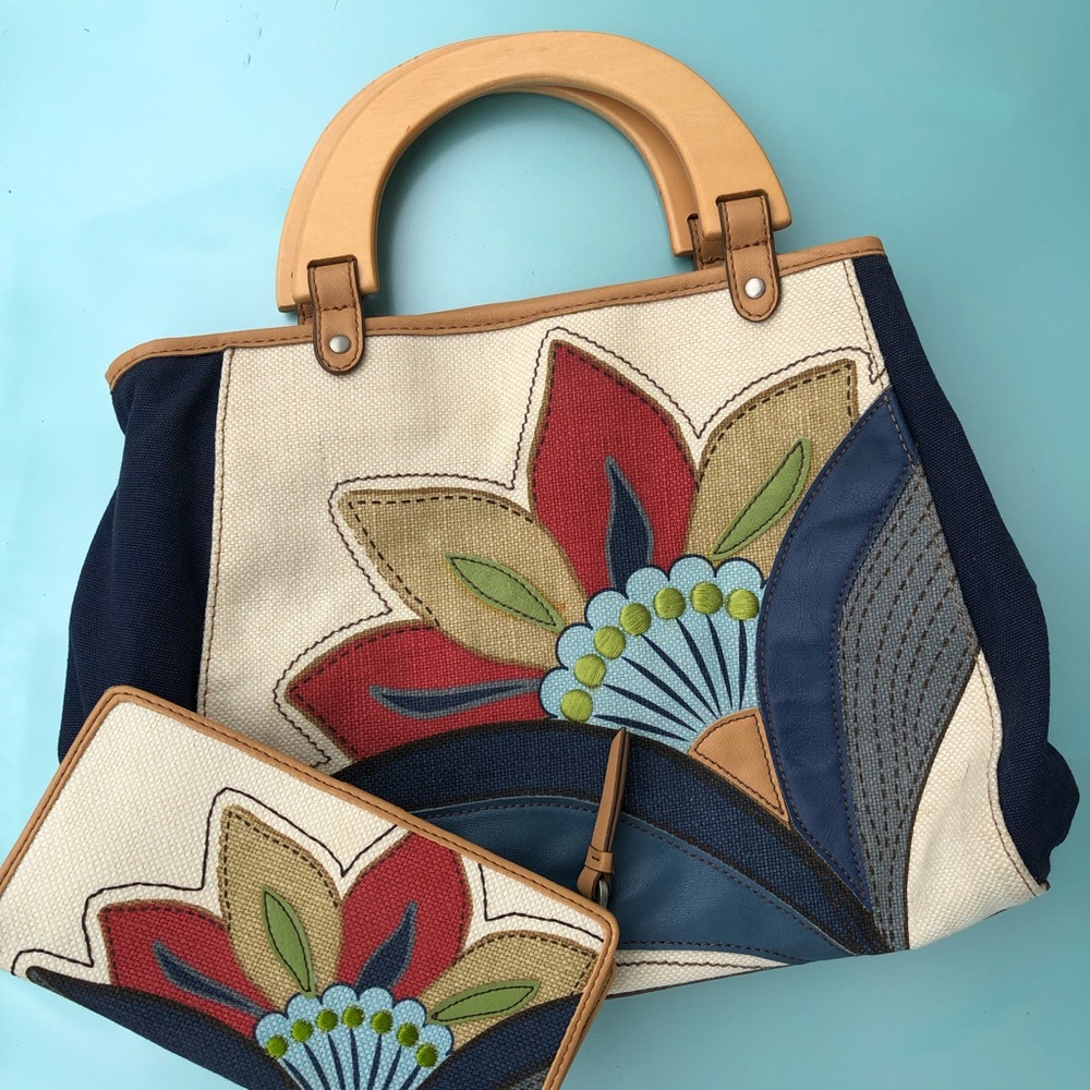 RELIC WOODEN HANDLE HANDBAG & MATCHING WALLET